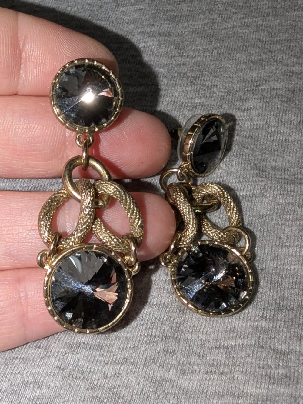 $2 with Bundle ~ Vintage Gold Tone Smoky Gray Rivoli Crystal Drop Earrings 6842